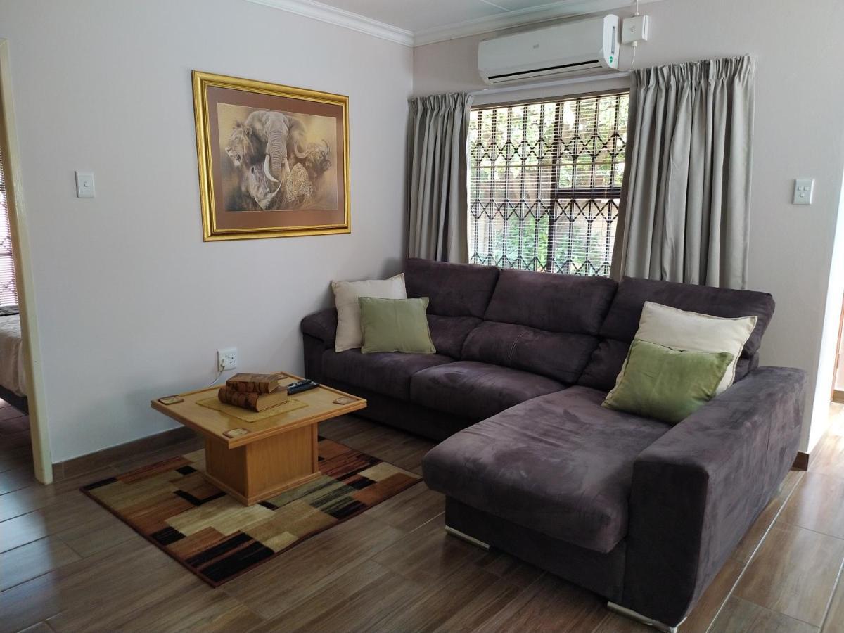 Twins Guest House Astoni Vanderbijlpark Esterno foto