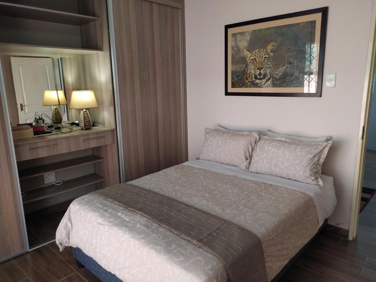 Twins Guest House Astoni Vanderbijlpark Esterno foto