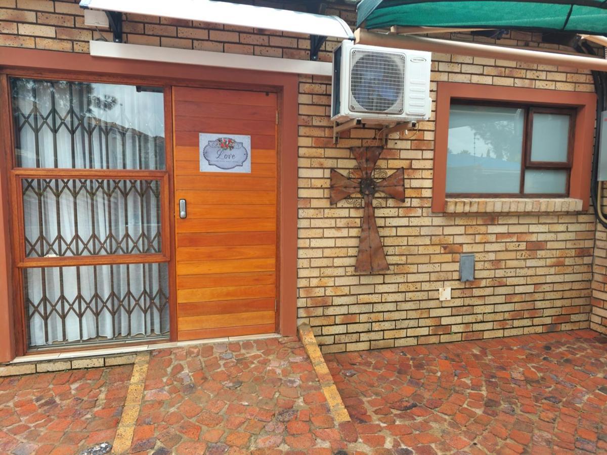 Twins Guest House Astoni Vanderbijlpark Esterno foto