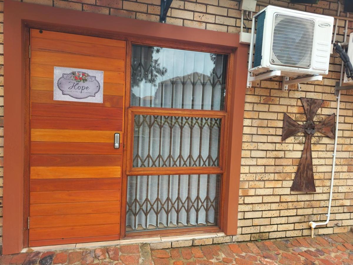 Twins Guest House Astoni Vanderbijlpark Esterno foto