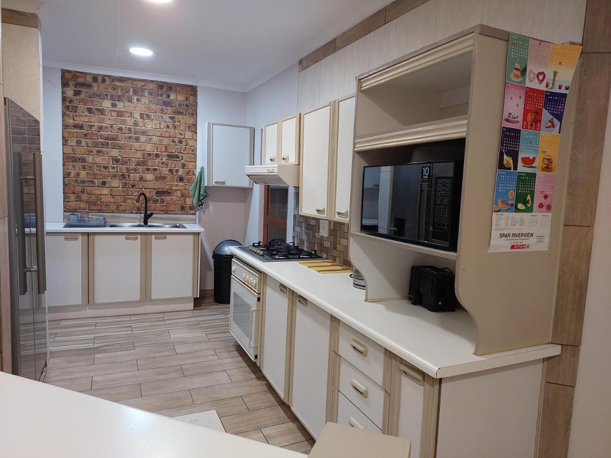 Twins Guest House Astoni Vanderbijlpark Esterno foto