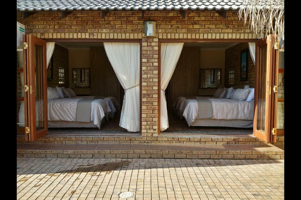 Twins Guest House Astoni Vanderbijlpark Esterno foto