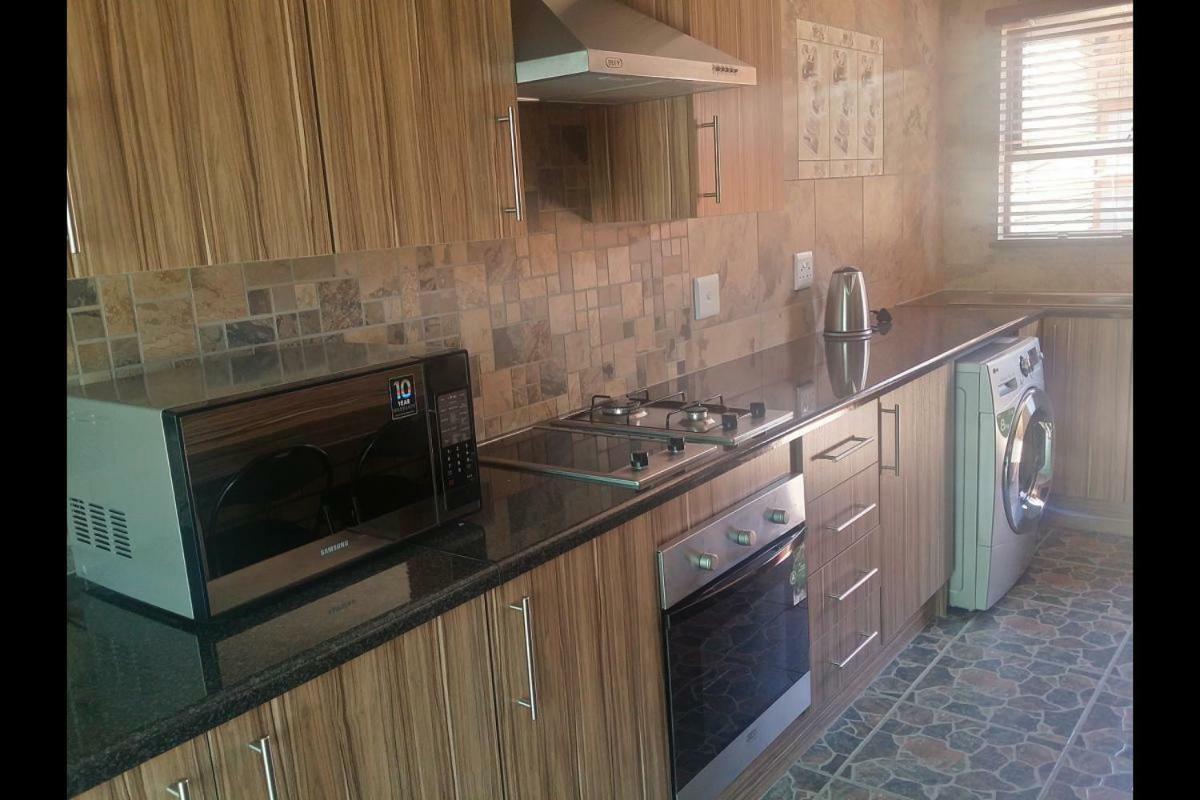 Twins Guest House Astoni Vanderbijlpark Esterno foto