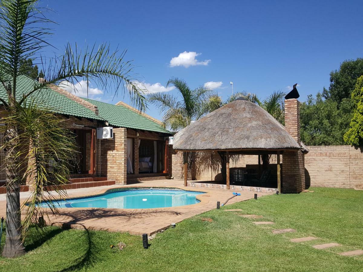 Twins Guest House Astoni Vanderbijlpark Esterno foto